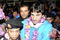 <p><span>Striker Klub Sepak Bola Internazionale Milan, Diego Milito, tiba di Bandara Soekarno Hatta, Tangerang, Banten, Rabu (23/5). Sejumlah kegiatan akan digelar klub sepak bola Italia, Inter Milan, selama tournya di Indonesia pada 23 - 27 Mei. (FOTO ANTARA/Ismar Patrizki)</span></p>
